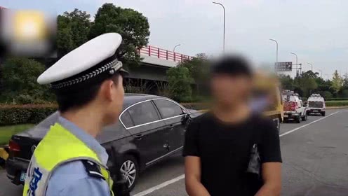 四歲兒子開車兩歲女兒坐副駕，道路交通安全不容忽視