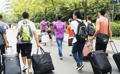 錄取通知書：一張離別票！從此父母只剩背影, 故鄉(xiāng)再無春秋