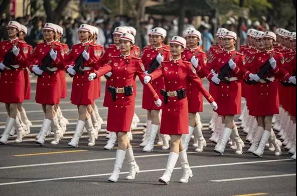 受閱方陣中的媽媽隊(duì)員上熱搜：好媽媽?zhuān)且粋€(gè)家最好的風(fēng)水