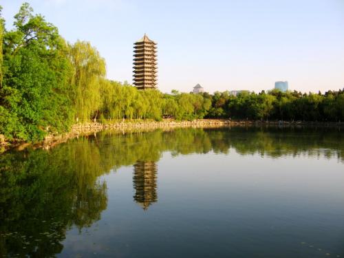 北大一教師被舉報與多人發(fā)生不正當(dāng)關(guān)系，校方通報：撤銷教師資格！解聘！| 特別關(guān)注
