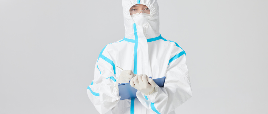 “穿防護服擺拍、用防護服擦車”事件，官方回應(yīng)